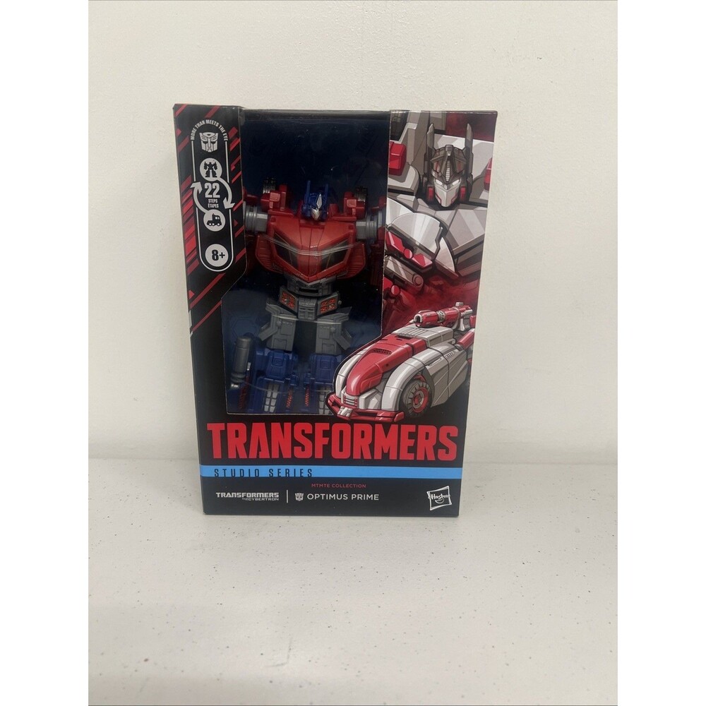 Takara Tomy/Hasbro Transformers Studio Series Voyager Class optimun